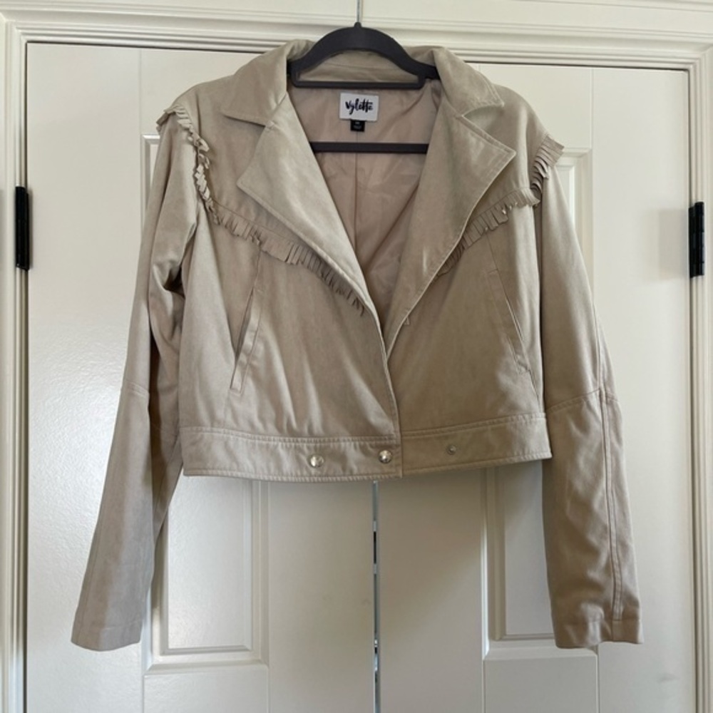 Vylette Women’s‎ Medium Fringe Jacket.